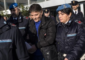 Il boss Pantaleone Mancuso arriva a Fiumicino scortato dalla Polizia Penitenziaria 20  febbraio 2015 a Roma