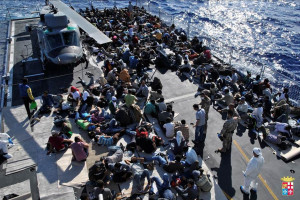 nave-militare-migranti