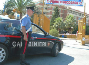 carabinieri-davanti-ospedal