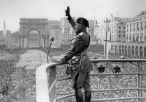 Folle oceanica per Mussolini durante il ventennio fascista