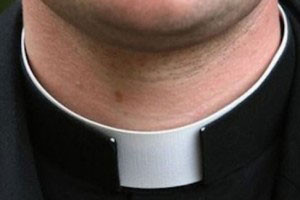 prete-sacerdote-