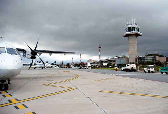 Fumo avvolge torre controllo Reggio Calabria, volo dirottato