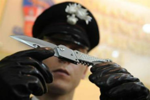 carabinieri-coltello