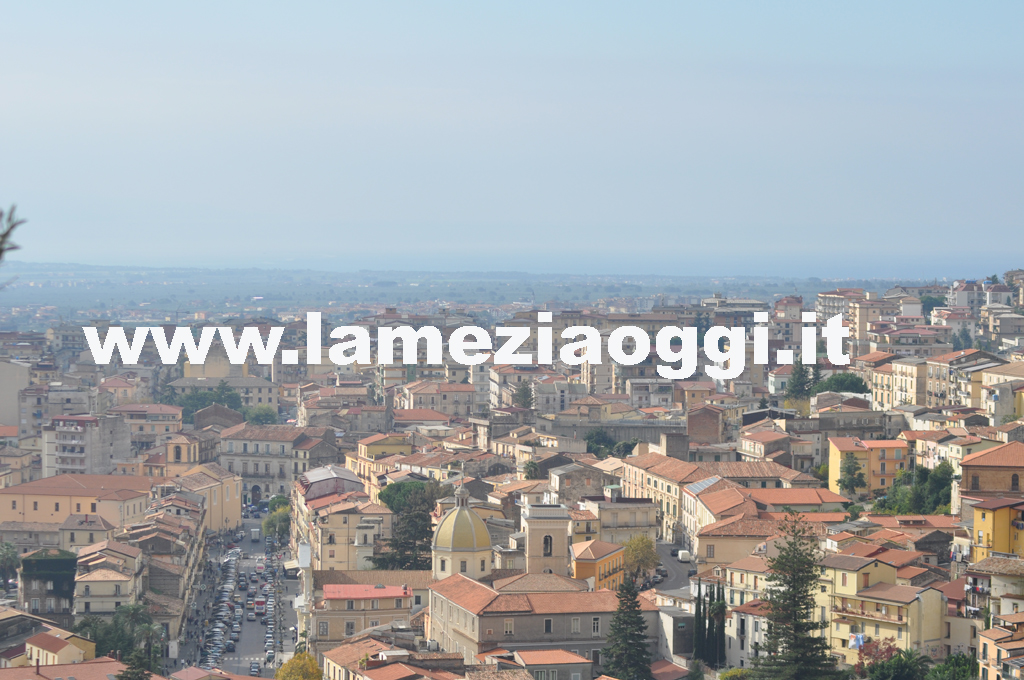 Lamezia si Illumina di Blu per la Giornata Europea della Sindrome X Fragile: Un Segnale di Consapevolezza e Solidarietà