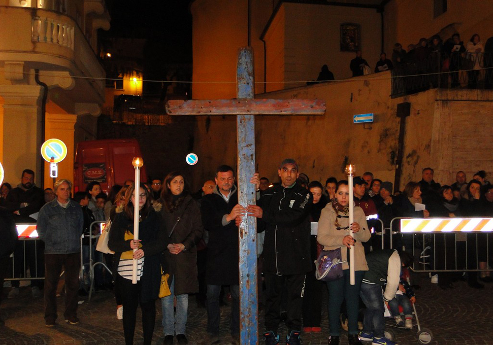 Venerdì Santo, su Corso Numistrano Via Crucis diocesana presieduta dal vescovo Giuseppe