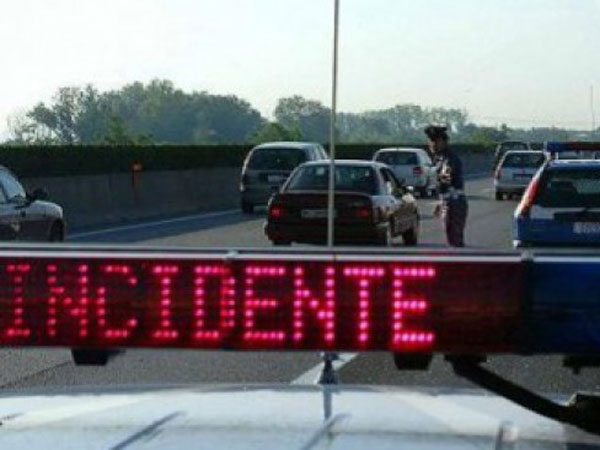 Incidenti stradali: scontro sulla Jonio-Tirreno, ferite 2 donne