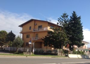 L'abitazione del promoter finanziario Vincenzo Torchia in via Giustino Fortunato a Lamezia Terme perquisita dalla GDF