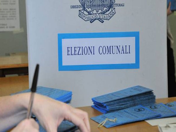 Comunali: fotografa scheda con voto, denunciata