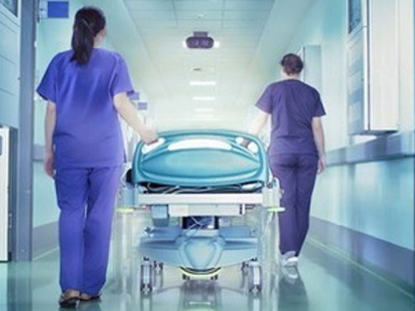 Muore entrando in sala operatoria all’ospedale di Catanzaro: 3 indagati