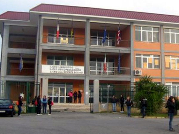 Il Liceo “Tommaso Campanella” si tinge di blu nella Giornata Mondiale dell’Autismo