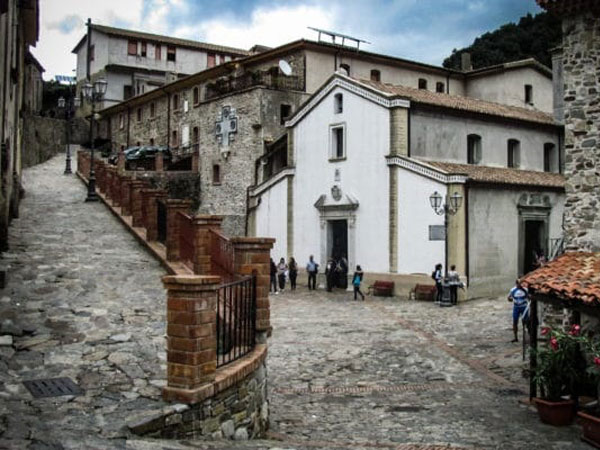 'Ndrangheta: vescovo Locri, ingeneroso accostarle santuario Polsi
