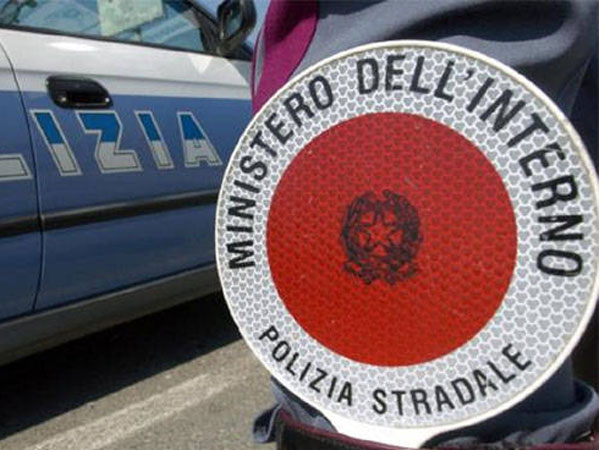 Droga e coltelli in auto, giovani cosentini arrestati a Crotone