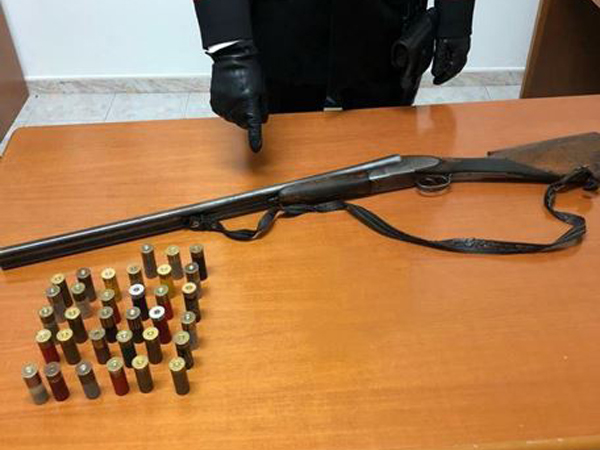Armi: fucile e cartucce in un bosco a Ciminà, sequestro Cc