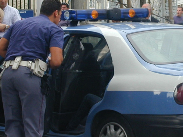 Cosenza: La Polizia arresta un uomo per maltrattamenti nei confronti della moglie