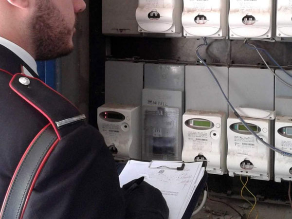 Arrestata dai Carabiniri per furto di energia elettrica a Squillace