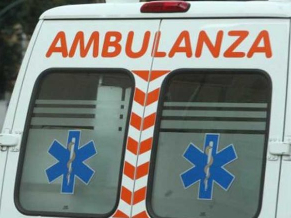 Incidenti: scontro fra due auto a Vibo, muore una donna