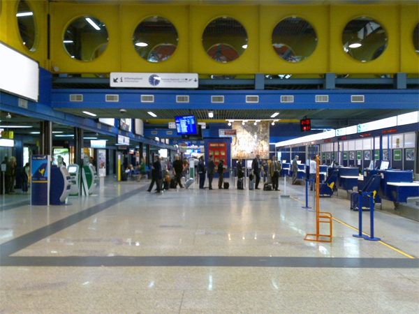 Passaporti falsi: altri due arresti della Polizia di Stato all’Aeroporto di Lamezia Terme