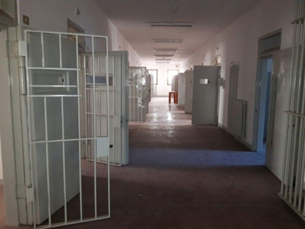 Carceri: Cosenza, detenuto con micro cellulare nelle parti intime
