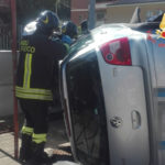 Catanzaro: incidente in via Conti Falluc, si ribalta autovettura