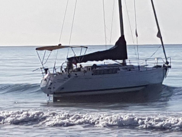 Migranti: 56 in barca a vela soccorsi al largo del Crotonese