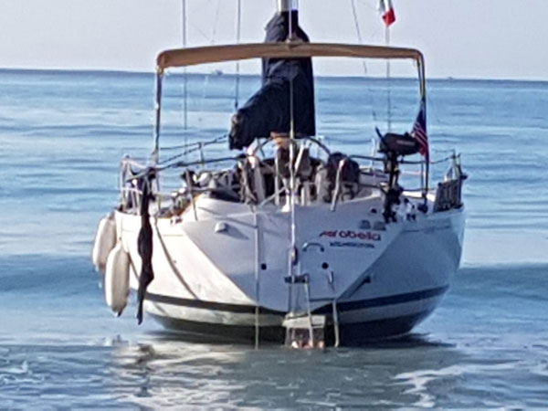 Migranti: in 57 in barca a vela nel Crotonese, tutti uomini