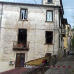 Crolla solaio abitazione Cosenza,famiglia casa adiacente evacuata