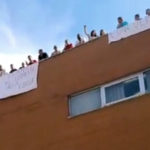 Sanità: protesta precari su tetto sede azienda ospedaliera Cosenza