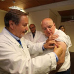 Vaccini: il presidente Oliverio si vaccina in Cittadella