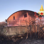 Incendi: a fuoco cataste di legno in una azienda ad Amato