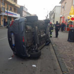 Incidenti: auto si ribalta nel Catanzarese, due feriti