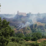 Incendio sul colle della Madonna del Castello di Castrovillari
