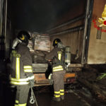 Incendi: a fuoco a Bisignano autoarticolato