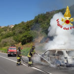 Incendi: a fuoco nel Cosentino sulla statale 18 autovettura