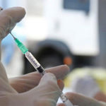 Vaccini anti-Covid, attivata la prenotazione per gli over 60