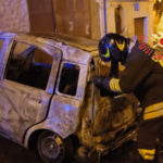 Lamezia, auto in fiamme nella notte in via Belvedere