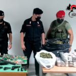 Bianco: i carabinieri arrestano padre e figli: rinvenuti armi e droga