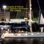 Guardia di finanza intercetta imbarcazione con 75 migranti nel Crotonese