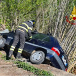 Lamezia, auto perde controllo e finisce fuori strada in località Bagni: due feriti