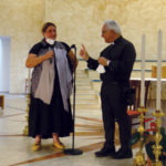 La madre del Beato Carlo Acutis in visita privata nella Chiesa di San Benedetto