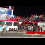 Migranti: sbarco a Crotone, in 252 su un peschereccio