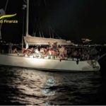 Migranti: barca con oltre 100 a bordo a Roccella Ionica