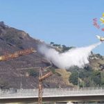 Scoppia vasto incendio di vegetazione nel quartiere Santa Maria di Catanzaro