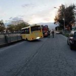 Scuolabus infrange ringhiera vicino fiume,ferito l'autista