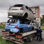 Oltre trenta veicoli abbandonati in citta’ rimossi dalla polizia locale nelle ultime settimane