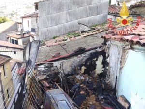Nocera Terinese Carabinieri salvano 87enne da incendio sviluppatosi nella sua abitazione