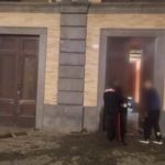 Incendio portone palazzo a Vibo,un minore il presunto autore