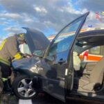 Lamezia, perde il controllo dell'auto e finisce contro barriere su statale 280: ferita conducente