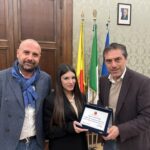 Il sindaco Fiorita e l’assessore Arcuri hanno premiato la giovane cantante catanzarese Ginevra Varcasia Vercillo