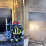 Lamezia, incendio in libreria in via Carducci: intervengono Vigili del fuoco e carabinieri