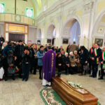 Celebrati i funerali di Padre Paolino a San Pietro Apostolo, sarà seppellito in Africa
